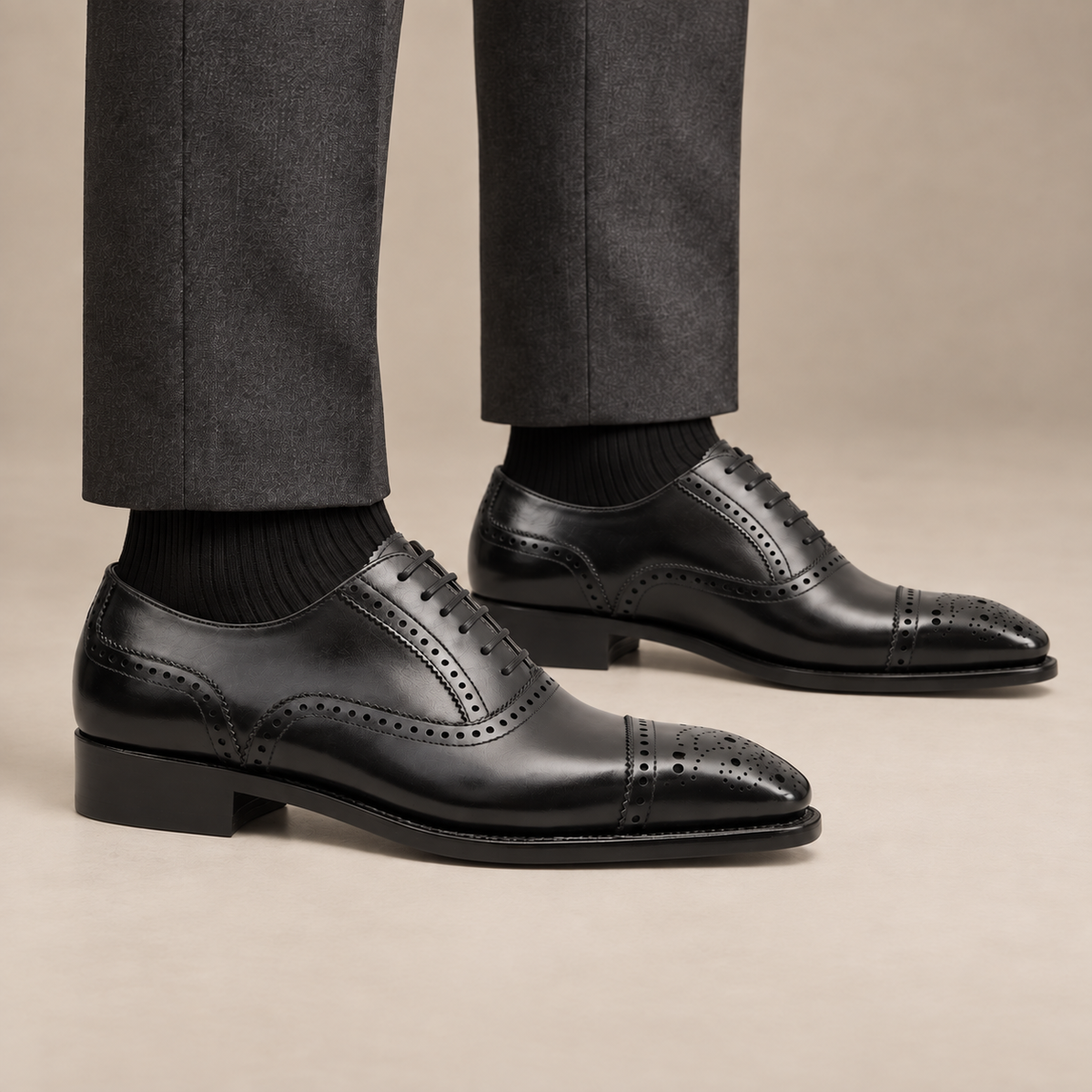 DIVINCH 1105B black glossy cap-toe Oxford shoes on foot