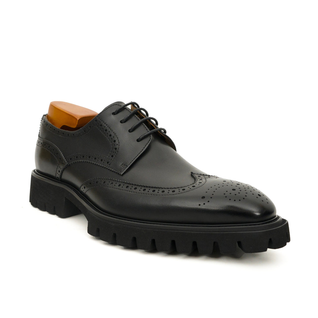 Black Glossy Lug-Sole Wingtip Derby Shoe with Toe Medallion DIVINCH