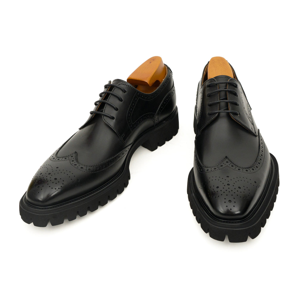 Black Glossy Lug-Sole Wingtip Derby Shoe with Toe Medallion DIVINCH