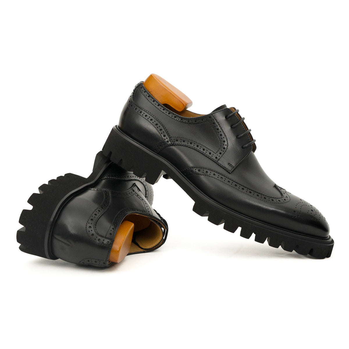 Black Glossy Lug-Sole Wingtip Derby Shoe with Toe Medallion DIVINCH