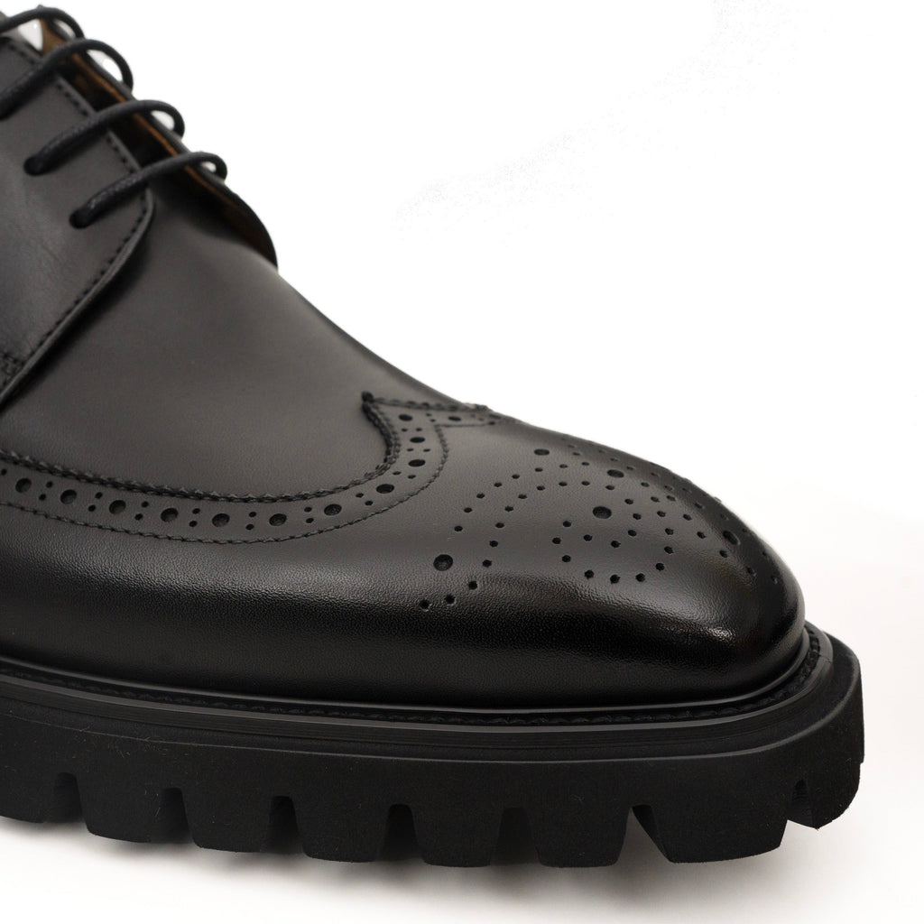 Black Glossy Lug-Sole Wingtip Derby Shoe with Toe Medallion DIVINCH