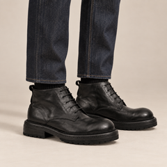 DIVINCH 5102B washed black leather five-eyelet lug-sole ankle boots on foot