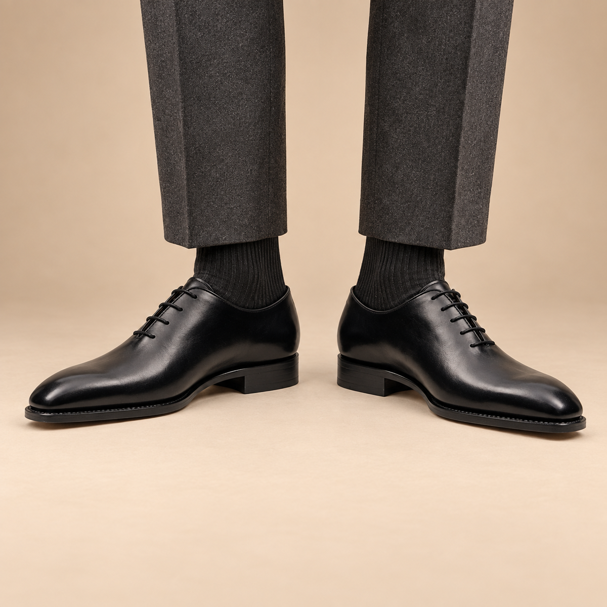 Black Plain-Toe Oxford Shoes with Polished Finish — DIVINCH on-foot hero