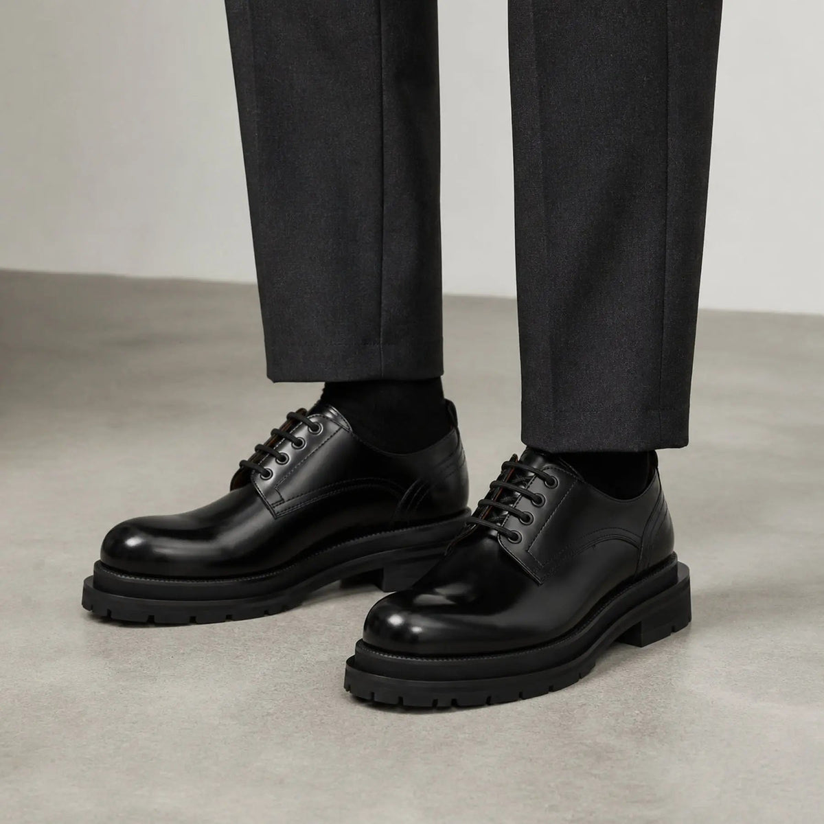 DIVINCH black polished lug sole derby shoes on foot
