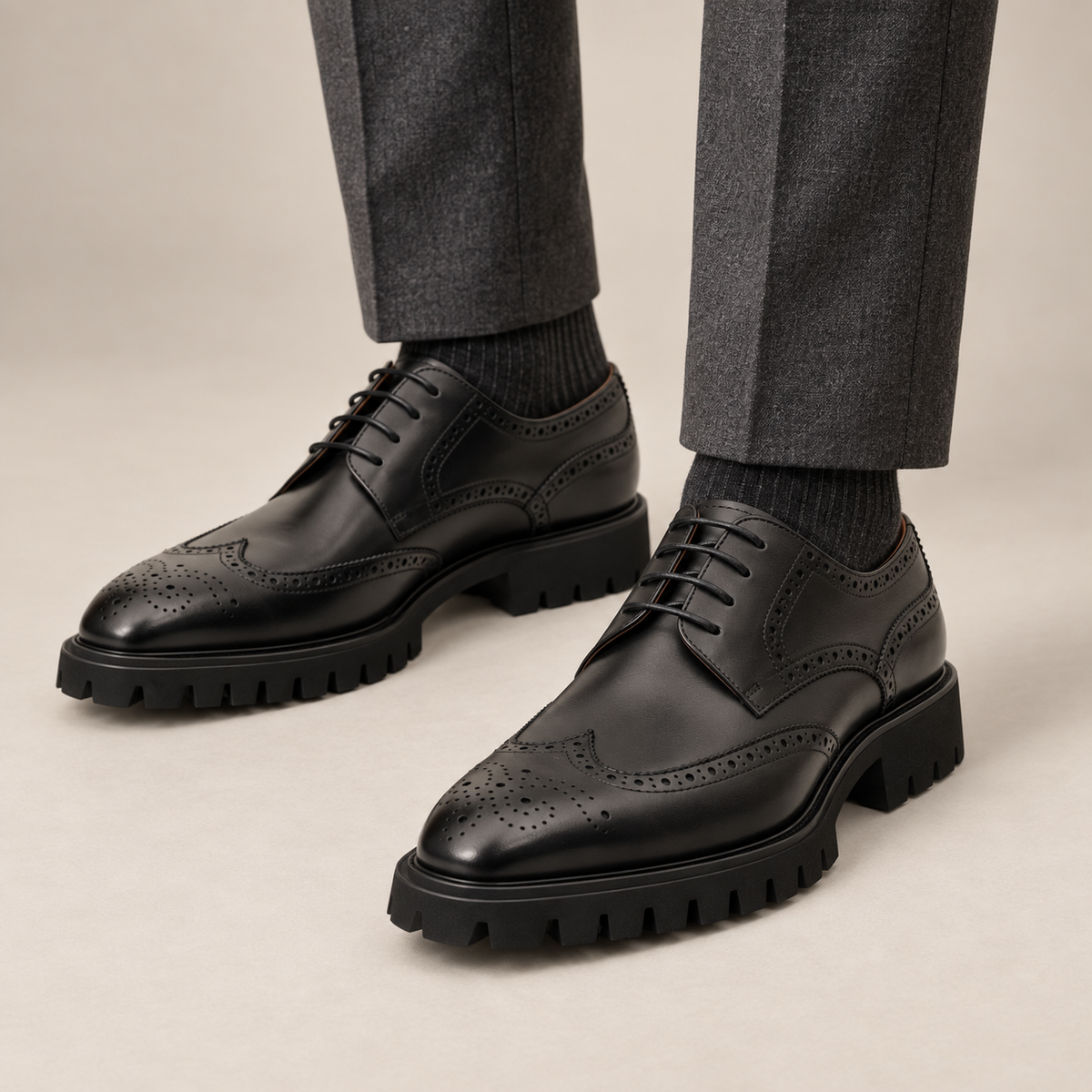 DIVINCH 6762B Black Glossy Lug-Sole Wingtip Derby Shoe on foot