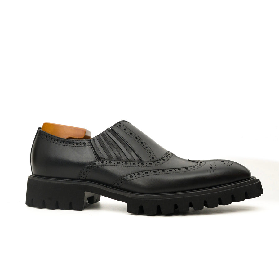 Black Wingtip Brogue Slip-On Shoes with Lug Sole DIVINCH