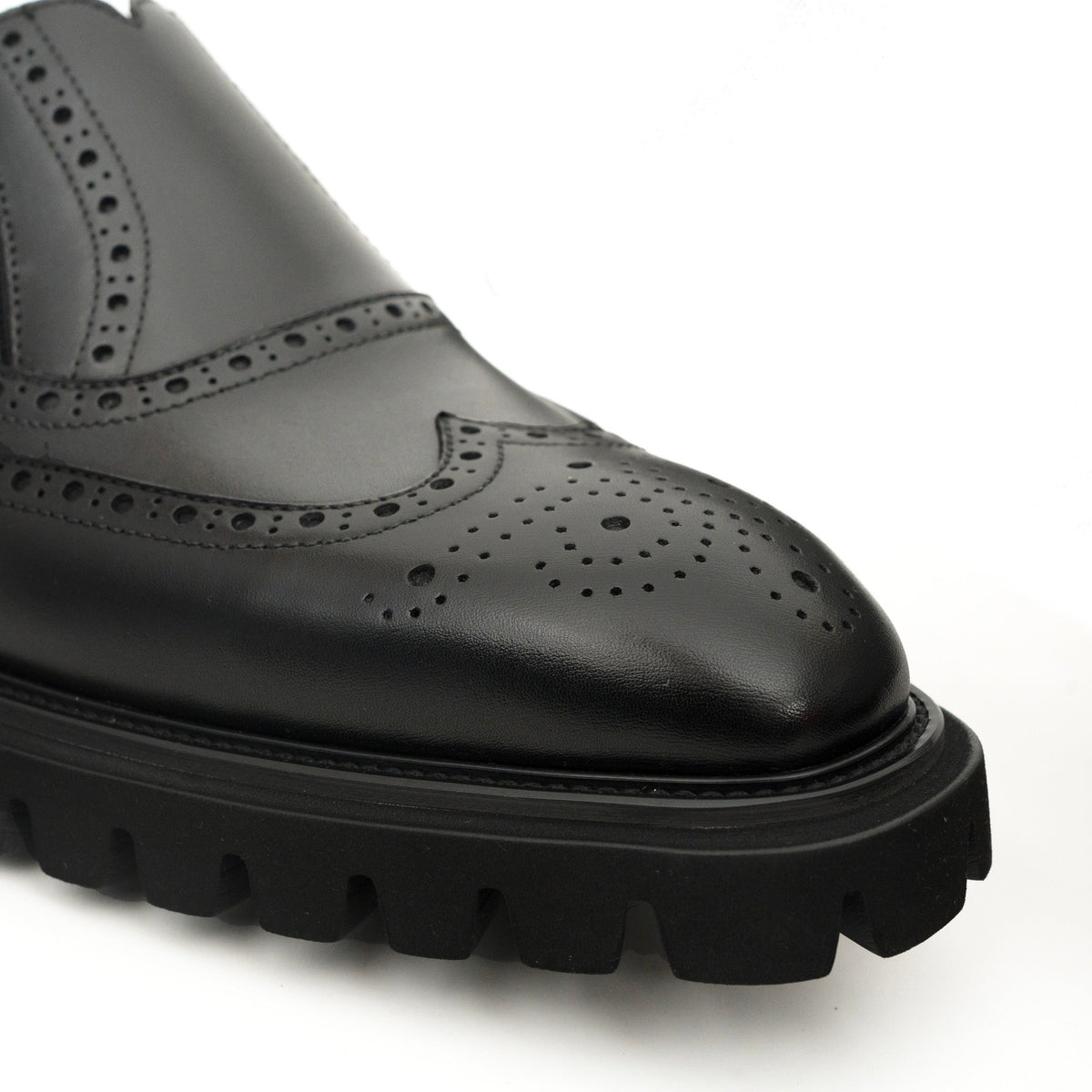 Black Wingtip Brogue Slip-On Shoes with Lug Sole DIVINCH