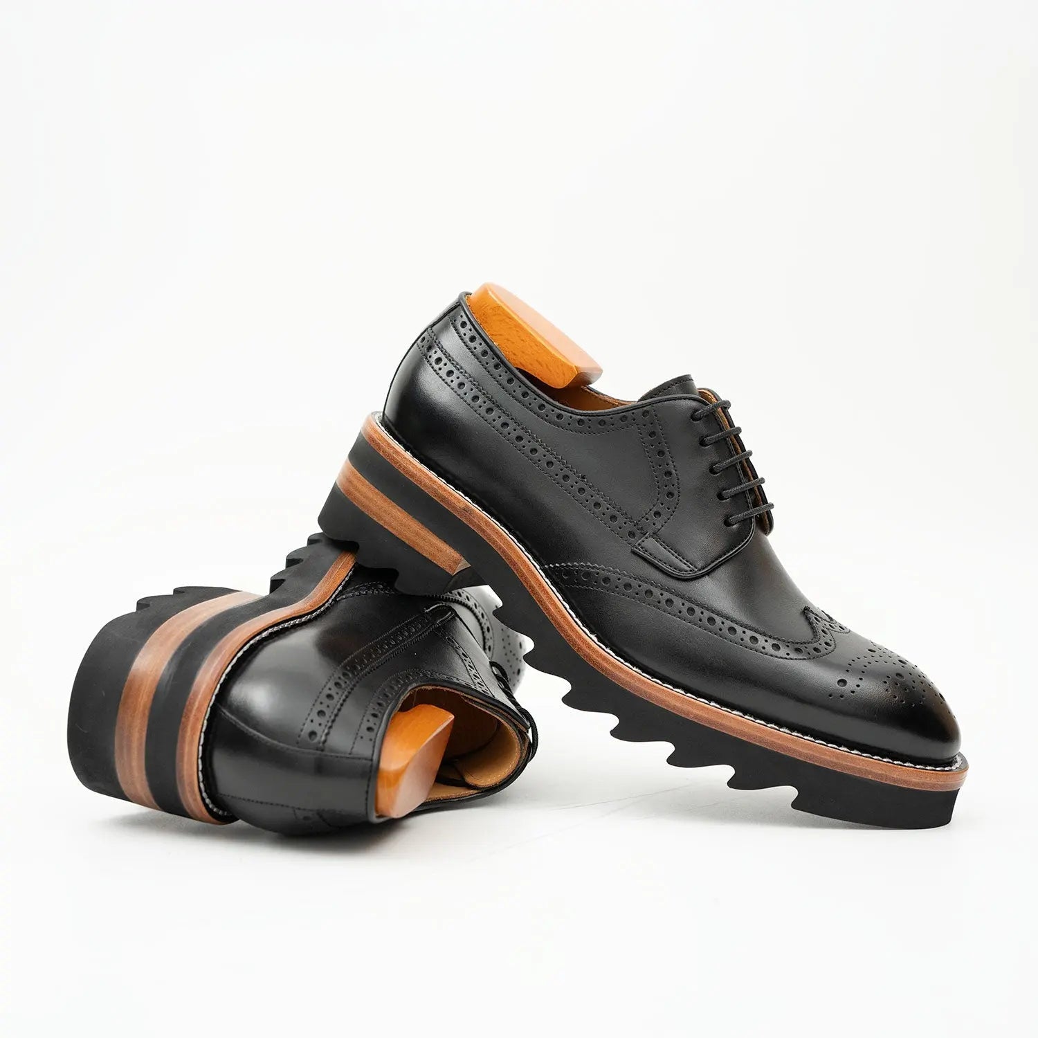 Calfskin Brogue Derby Shoes with Unique Leather Black Divinch