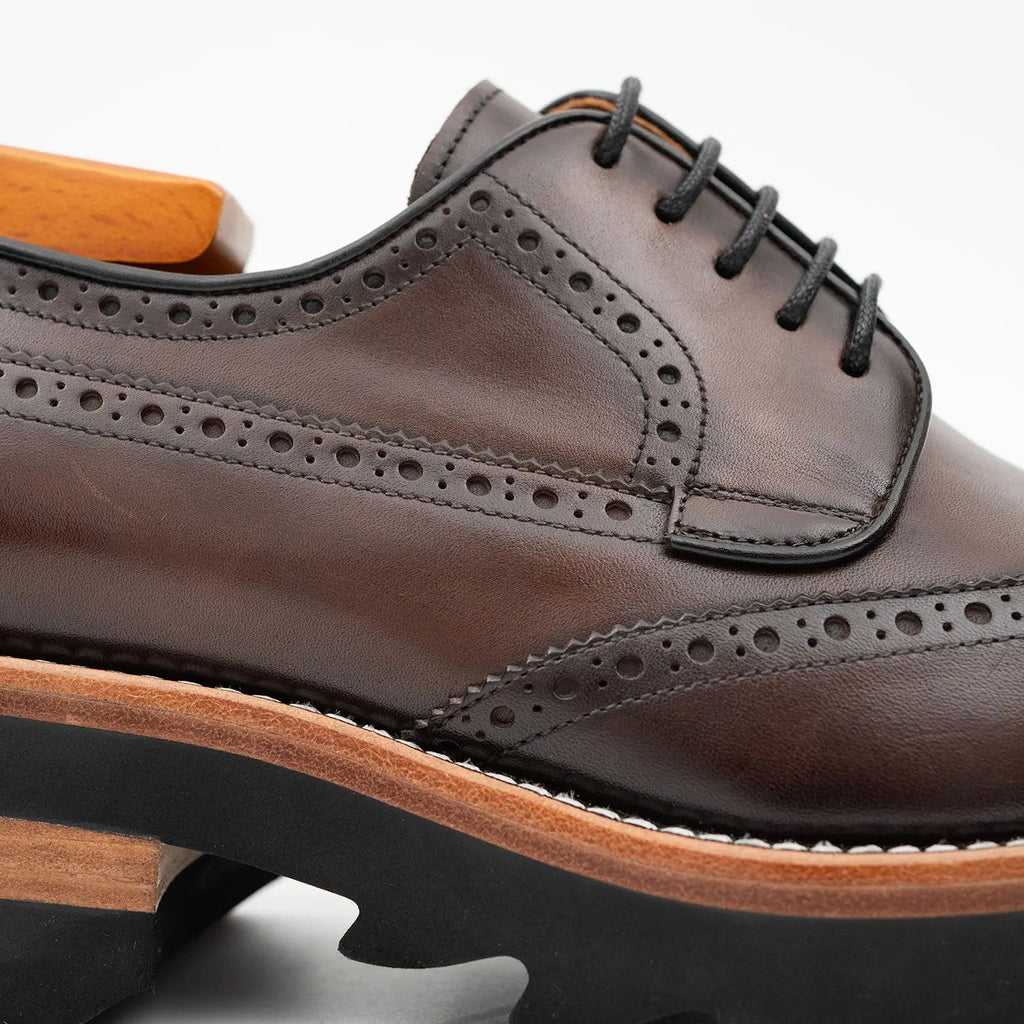 Calfskin Brogue Derby Shoes with Unique Leather Brown Divinch