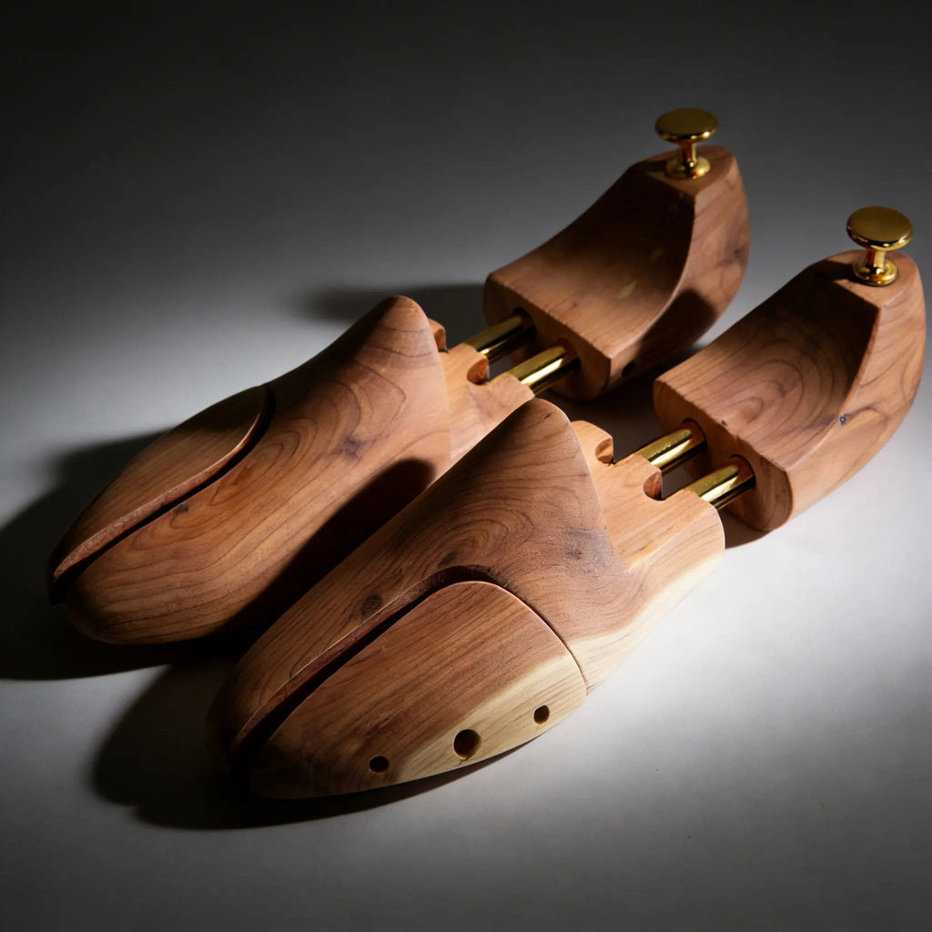 Cedar Wood Shoe Tree Divinch