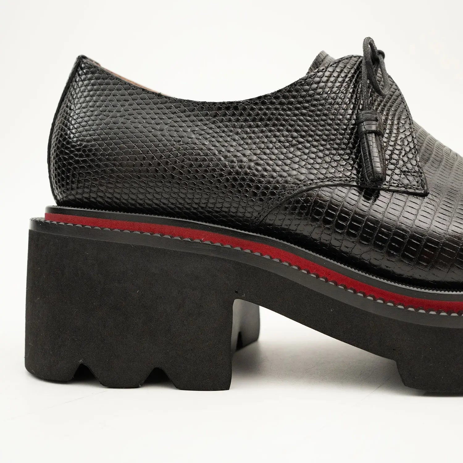 Derby shoes with thick soles, snake pattern embossing and tassels Divinch