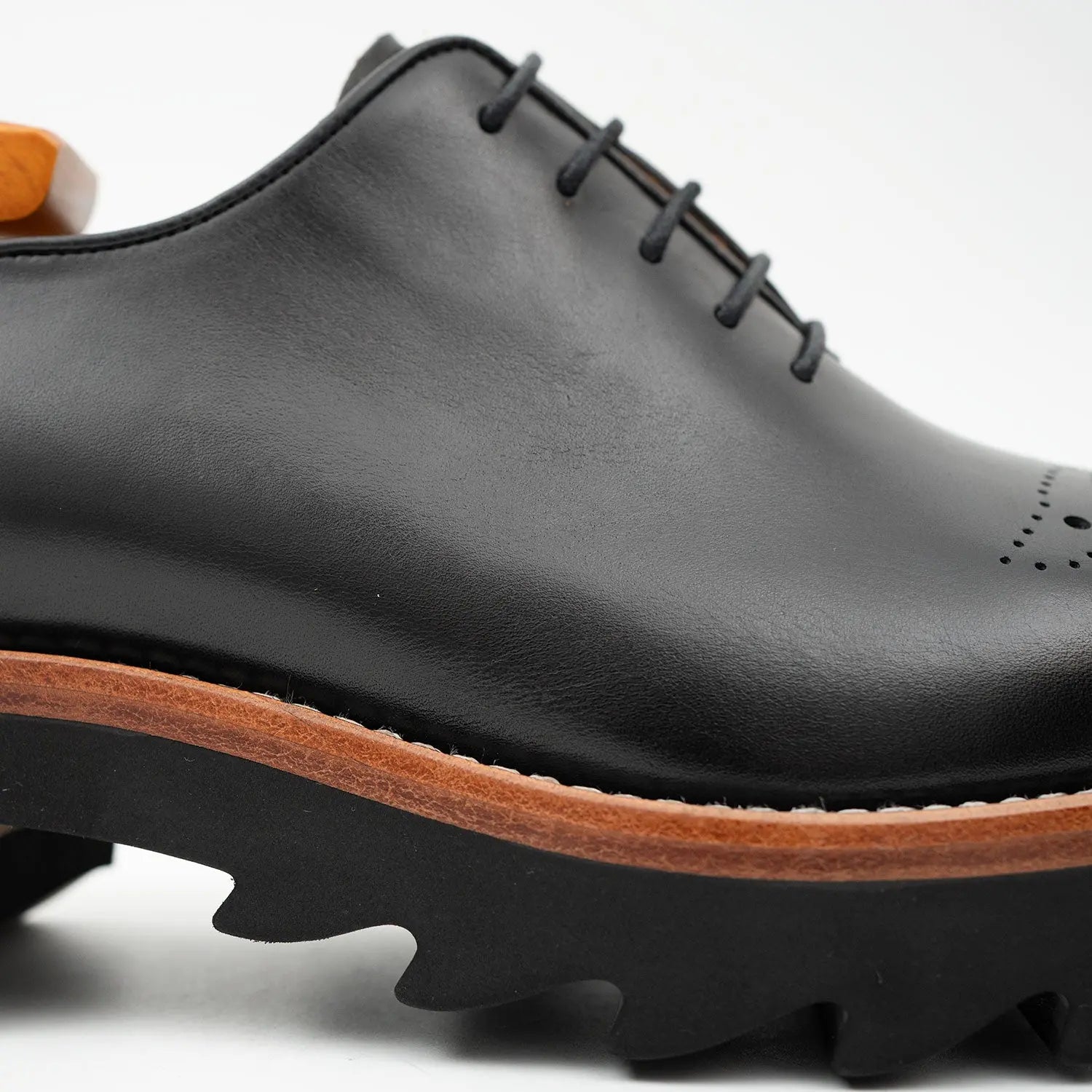 Handcrafted calfskin Oxford shoes Black DIVINCH