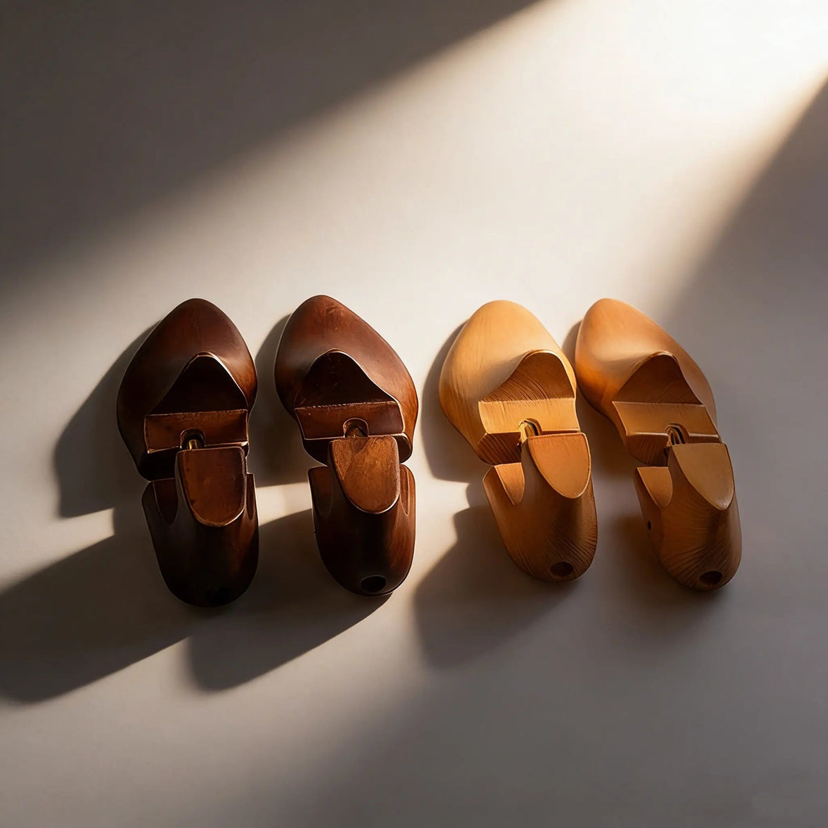 Rounded Shoe Tree with Metal Connecting Mechanism