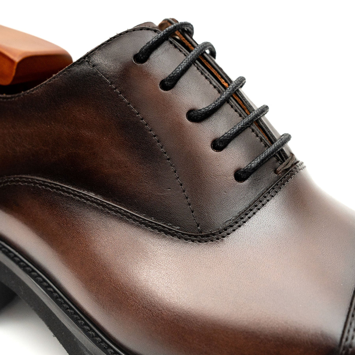 Shaded Brown Glossy Lug-Sole Cap-Toe Oxford Shoe DIVINCH